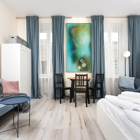 A Cote The Train Station - By Upstairs * Krakkó