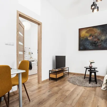 A Cote The Train Station - By Upstairs * Krakkó