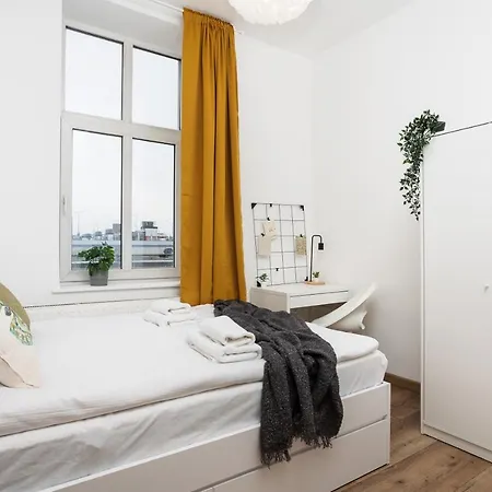 דירה A Cote The Train Station - By Upstairs