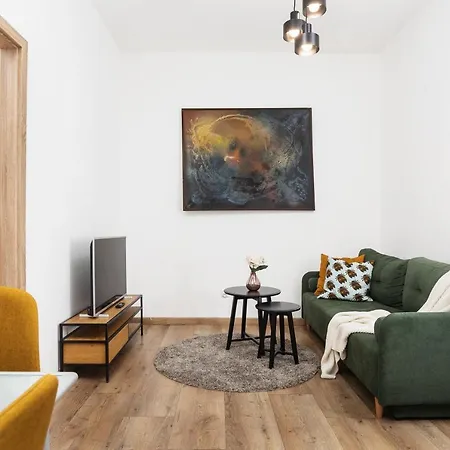 A Cote The Train Station - By Upstairs Appartement